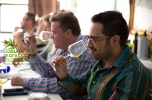 Curso-Sumiller-del-Aceite-de-Oliva-Virgen-Extra.--Escuela-Europea-de-cata-de-aceite