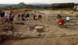 Momento de la excavación de la almazara en el yacimiento de Los Villaricos de Mula